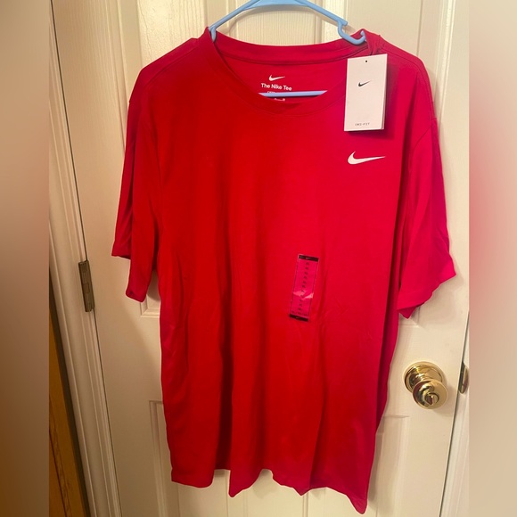 NIKE ☑️ Men’s Dri-Fit T-Shirt 💥 Size XL ~ Red ~ NWT ~ MSRP $25 - Picture 1 of 4
